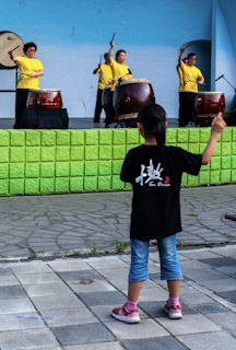 Drumroll Girl in Youth Park